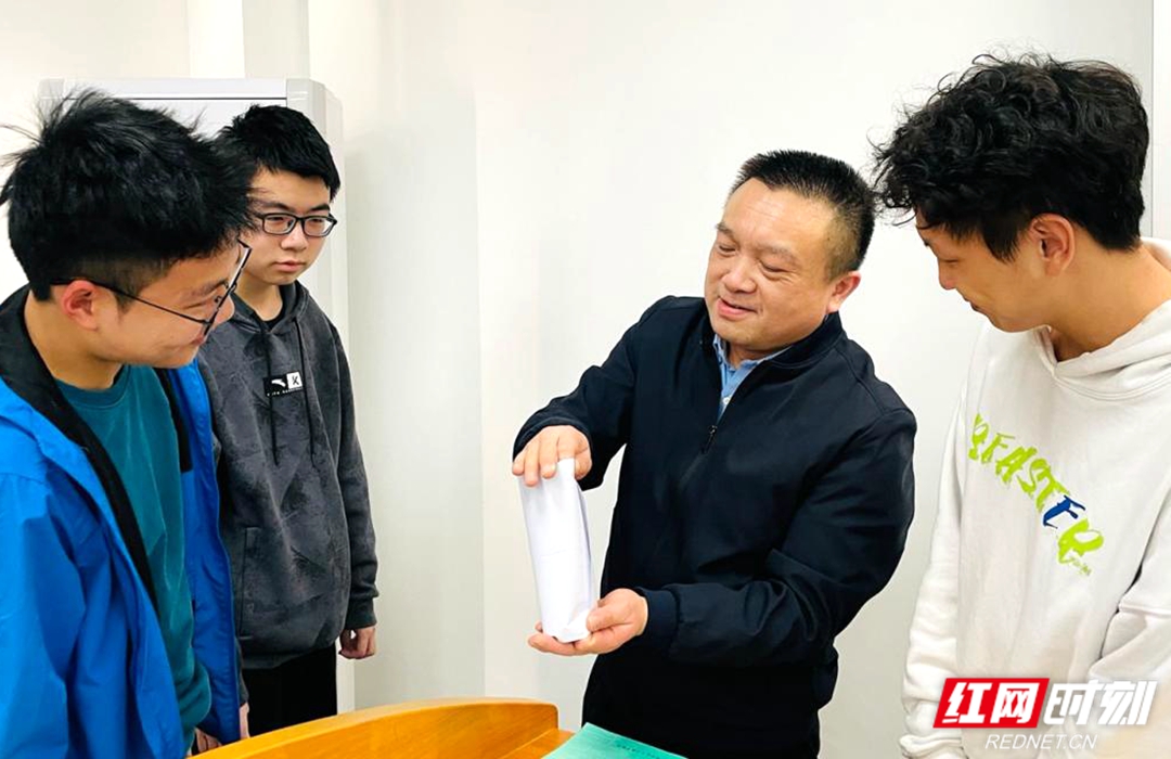 图片4.jpg 图片4.jpg