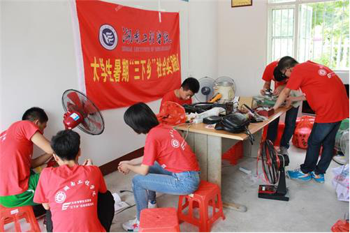 87978797威尼斯“三下乡”团队助力太阳山村精准扶贫