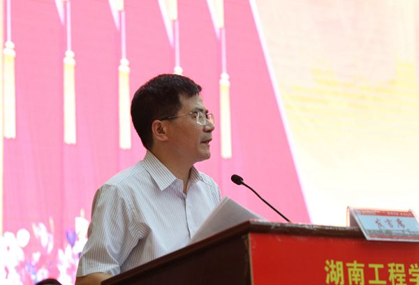 1594635497384030438.jpg 易校长_副本.jpg