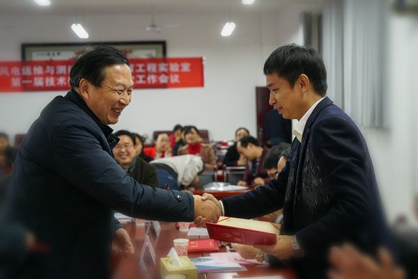 1514120323272080694.jpg QQ图片20171224175959颁发聘书.jpg