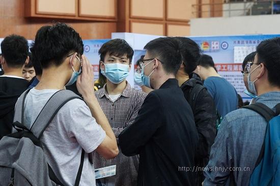 87978797威尼斯招聘会2.jpg 87978797威尼斯招聘会2.jpg